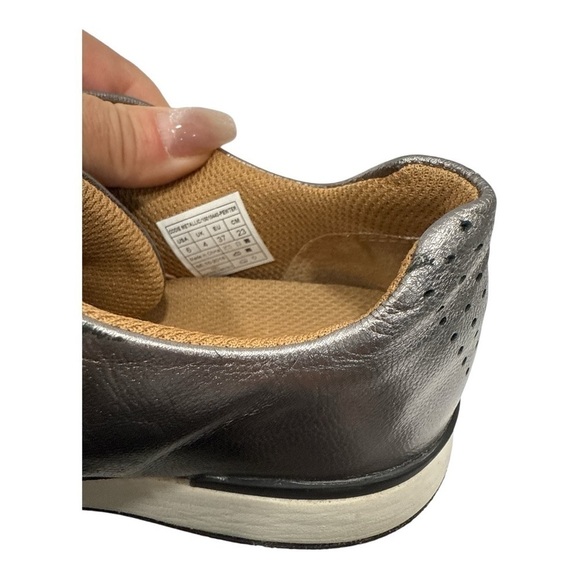 Vionic Cosmic Codie - Women's Casual Shoes size 6 - Picture 6 of 10